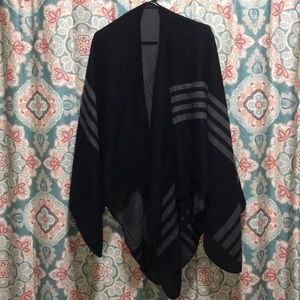 BB Dakota reversible poncho
